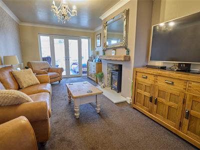 Lounge to Rear